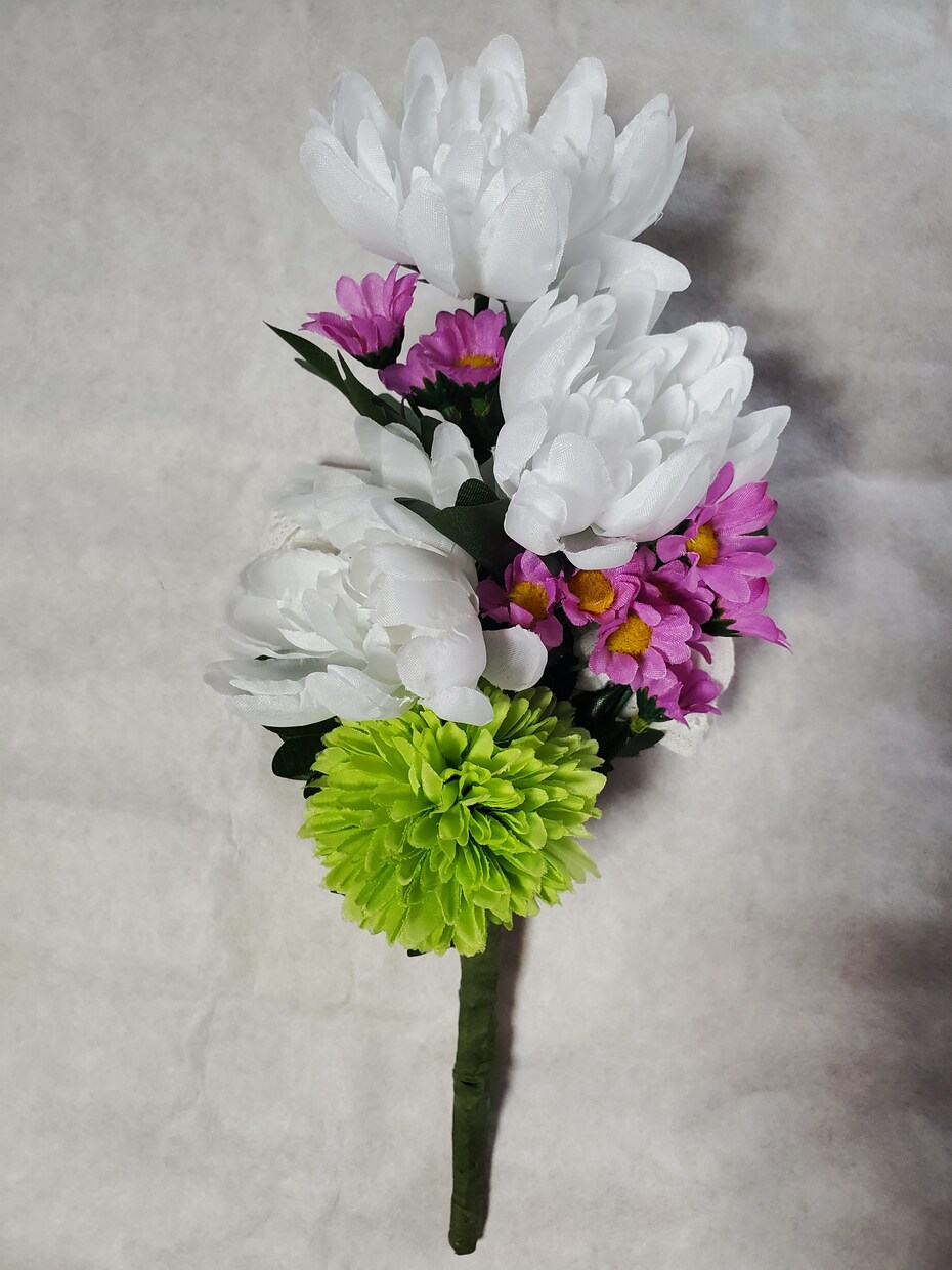 アーティフィシャルフラワーで仏花作成します お好みの故人のお好きだったお花などで作成いたします。 イメージ1