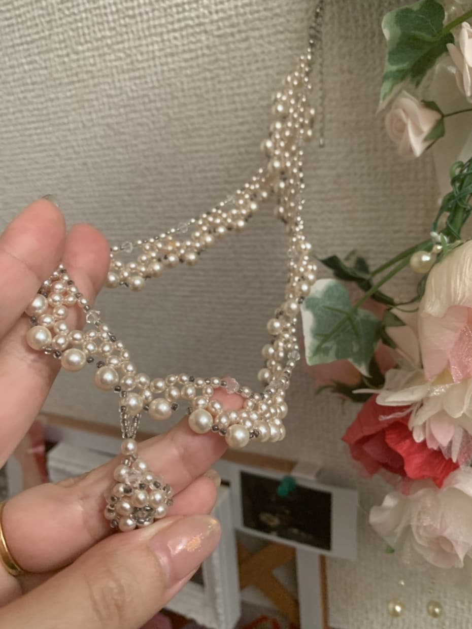 結婚式でも使える髪飾り作ります 花の髪飾りやビーズの豪華なネックレスなど作成します。 イメージ4