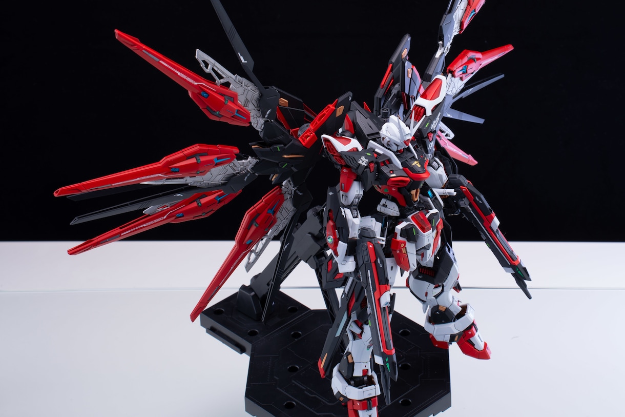 ガンプラ制作代行・積み崩し・素組み・全塗装行います ブラック・ホワイトをベースに高級感のある仕上げが得意です！ イメージ2
