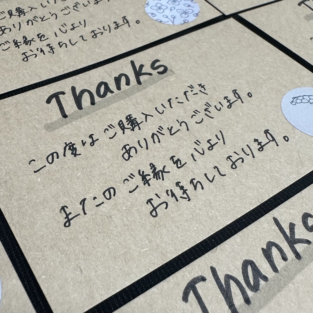 心を込めて馴染みのあるサンキューカード作ります 簡単なイラストや文字デザイン◎シールやマステで華やかに！ イメージ3