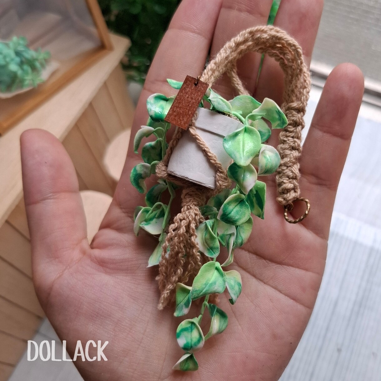 ミニチュア観葉植物販売します ドールハウスサイズのハンギングミニチュアポトス イメージ2