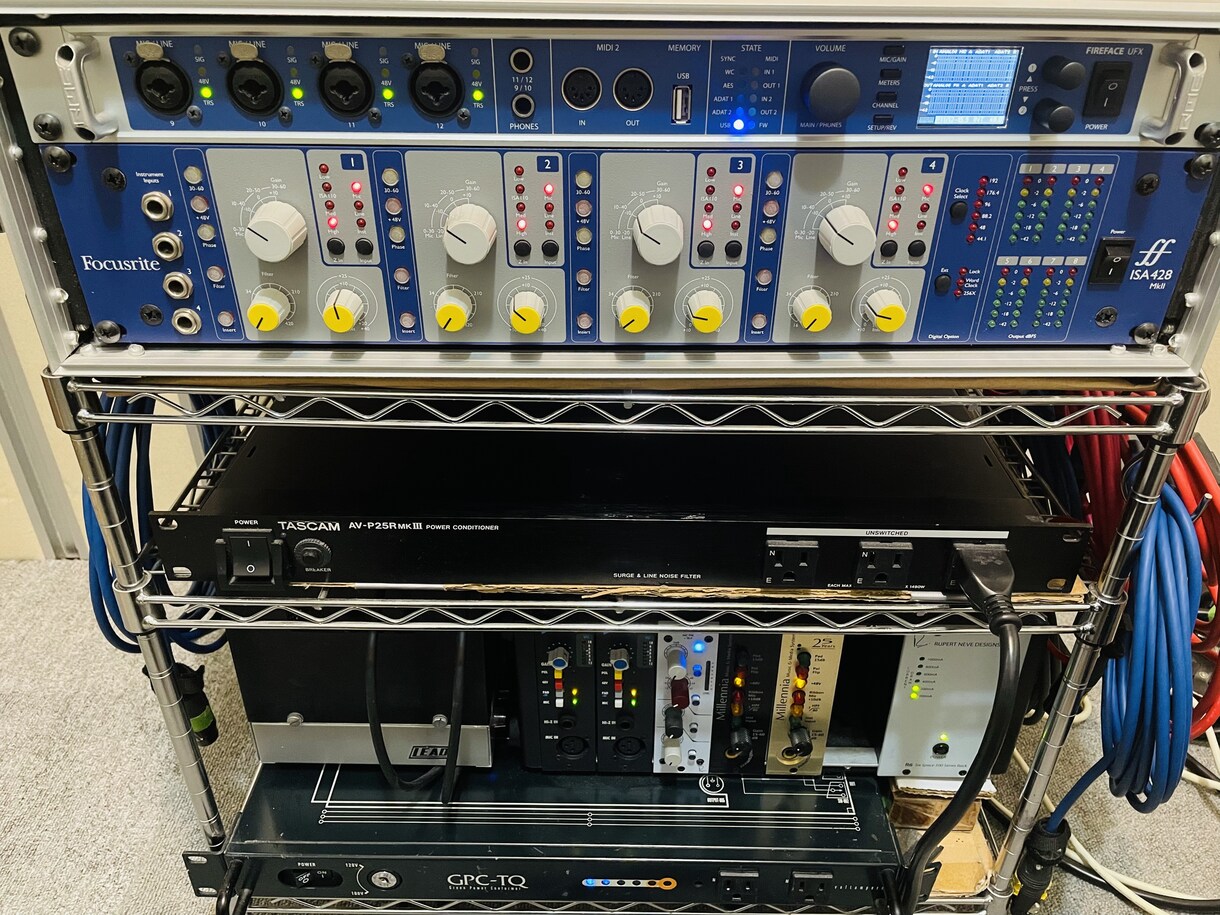 ドラムやギターなど録音データをedit、編集します wavデータの波形を整えてバンドに一体感を出します。 イメージ5