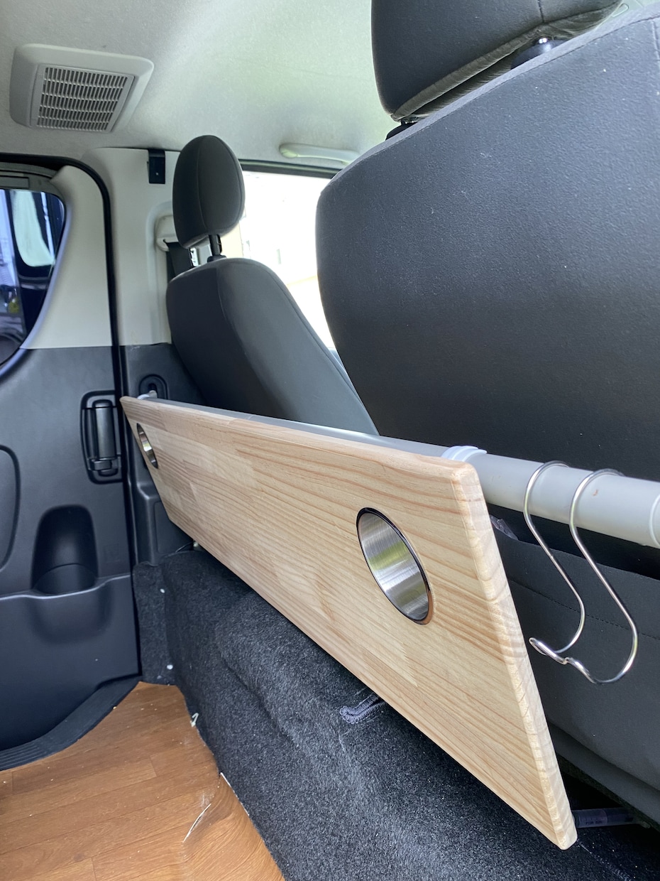 ハイエース専用セカンドテーブルお作りします ハイエース歴20年の私が愛用。車内が快適空間に早変わり！ イメージ2