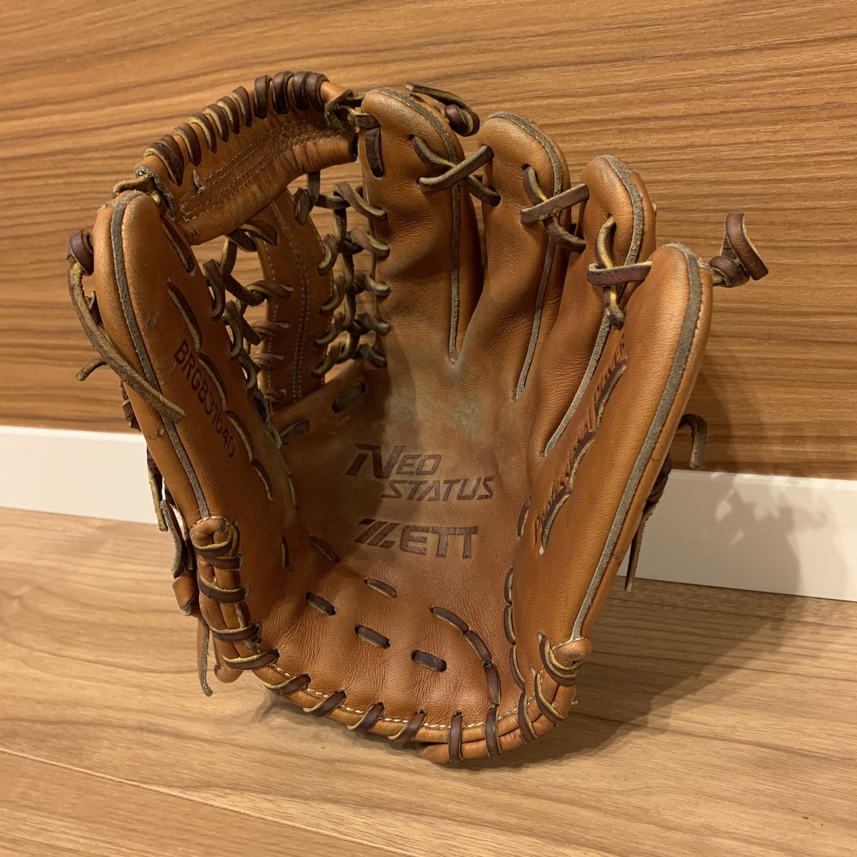 グローブやミットの型付けをします 野球歴15年。主にミットを得意とします。 イメージ2