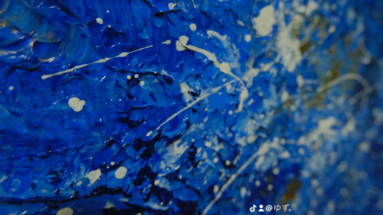 青系統のアクリル絵の具で抽象画を描きます 色々な方向から見ると違う顔を魅せてくれます！ イメージ4
