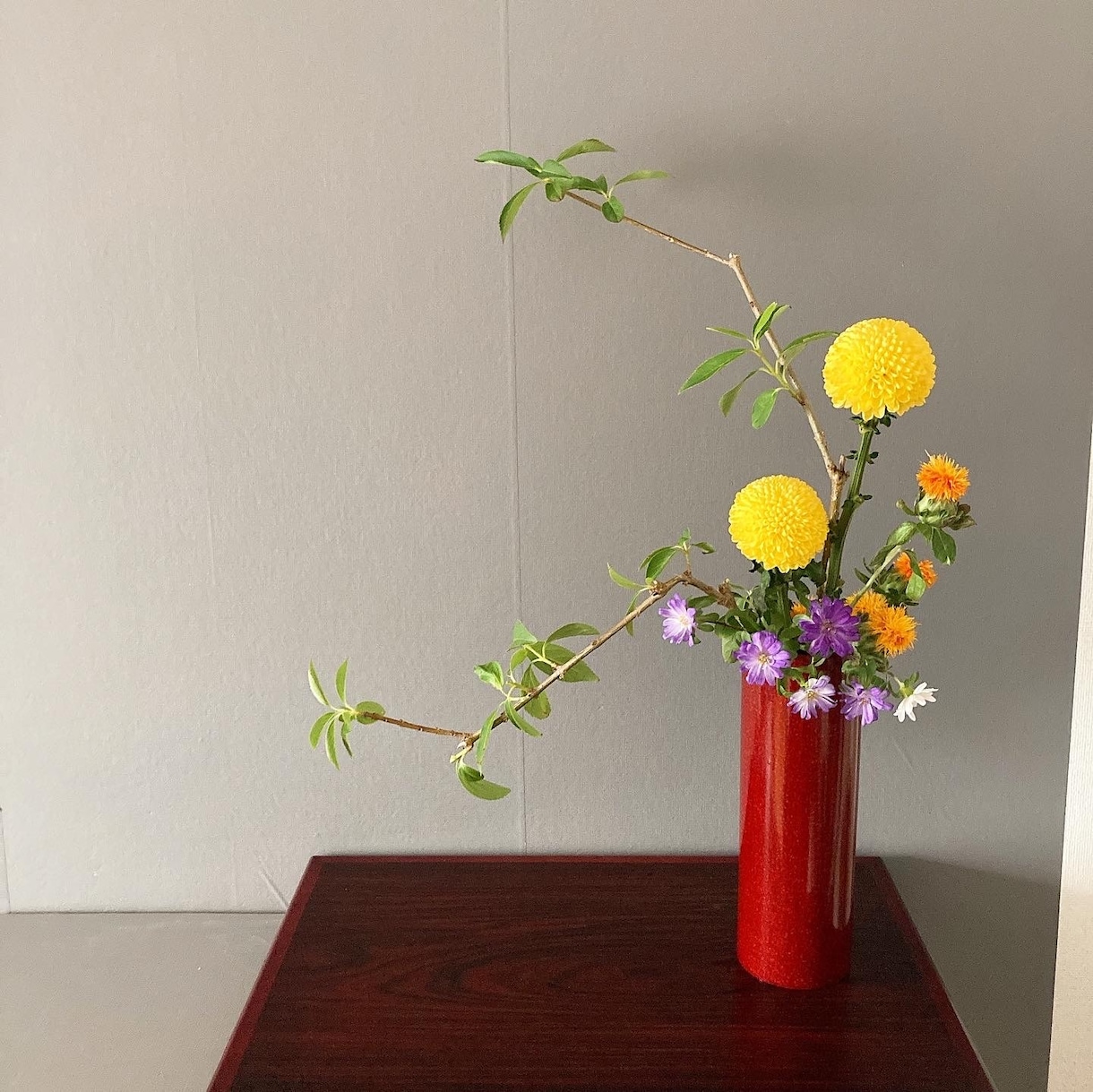あなたの商品に花を生けます いけばな師範がご自身の商品を引き立たせる花をご提案します イメージ4