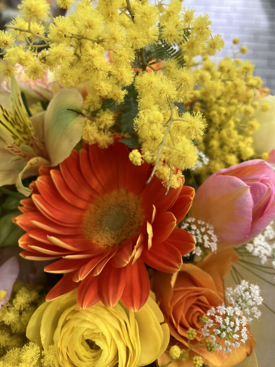 卒業入学の花束束ねます 卒業入学シーズン！おめでとうの気持ちをお花に乗せて束ねます イメージ1