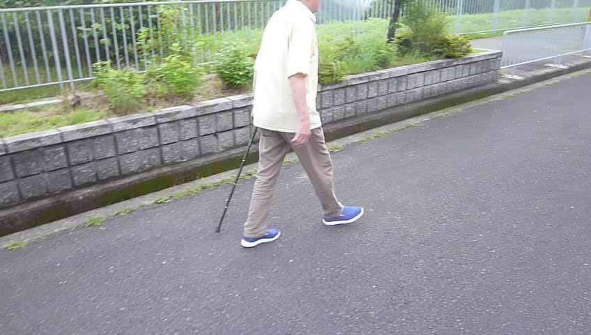 原田式座るケアーでスタスタ歩きの方法教えます 上手く椅子に座れば足腰に力が入り歩行が力強く、しっかり歩行 イメージ1