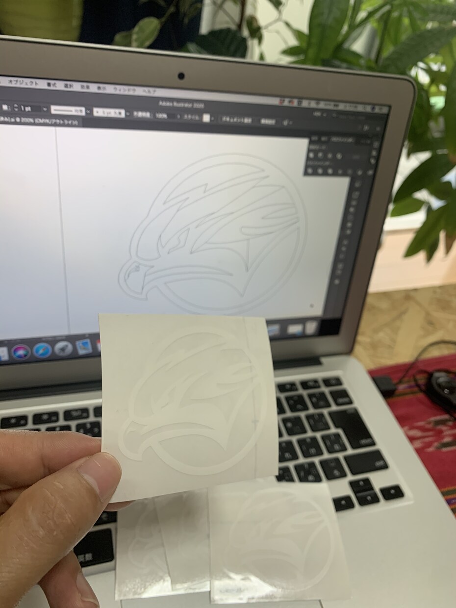 白or黒カッティングステッカー１枚から作ります チームやショップのロゴをカッティングステッカーでつくります。 イメージ3