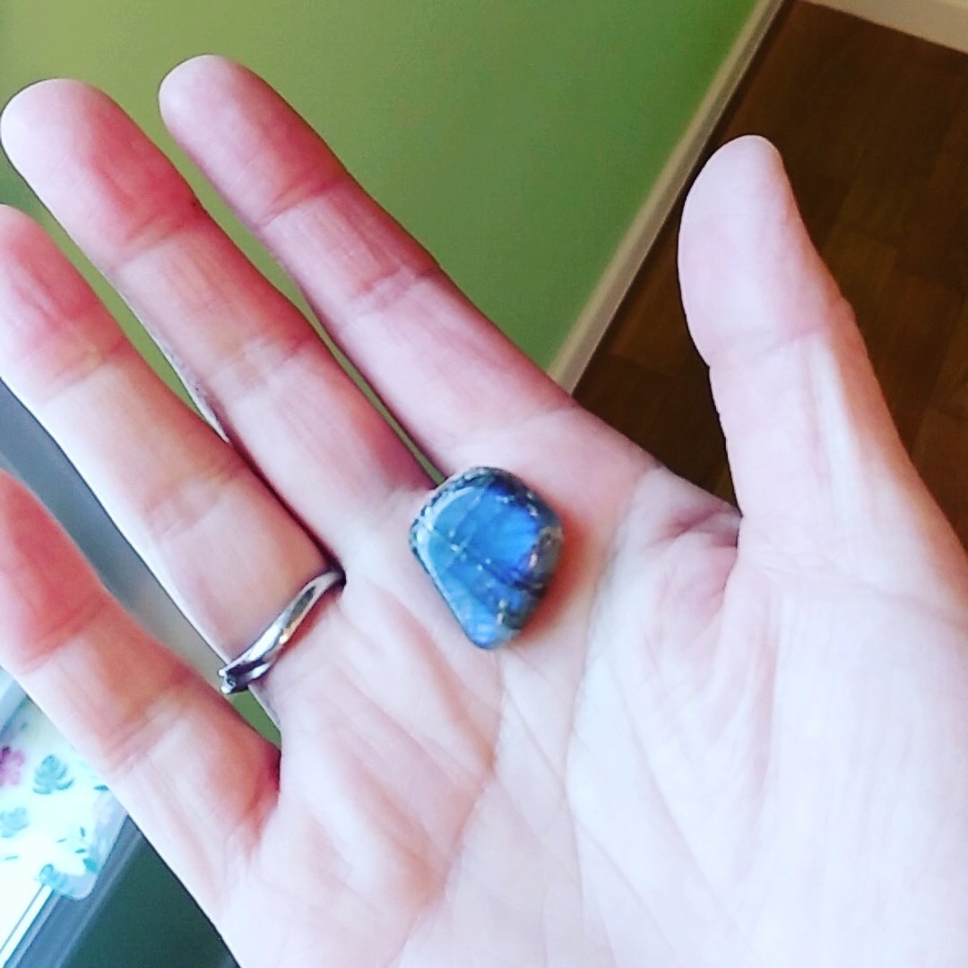 あなたのパワーストーンからメッセージをお届けします あなたに寄り添う、元気をくれるメッセージを聞いてみませんか？ イメージ2