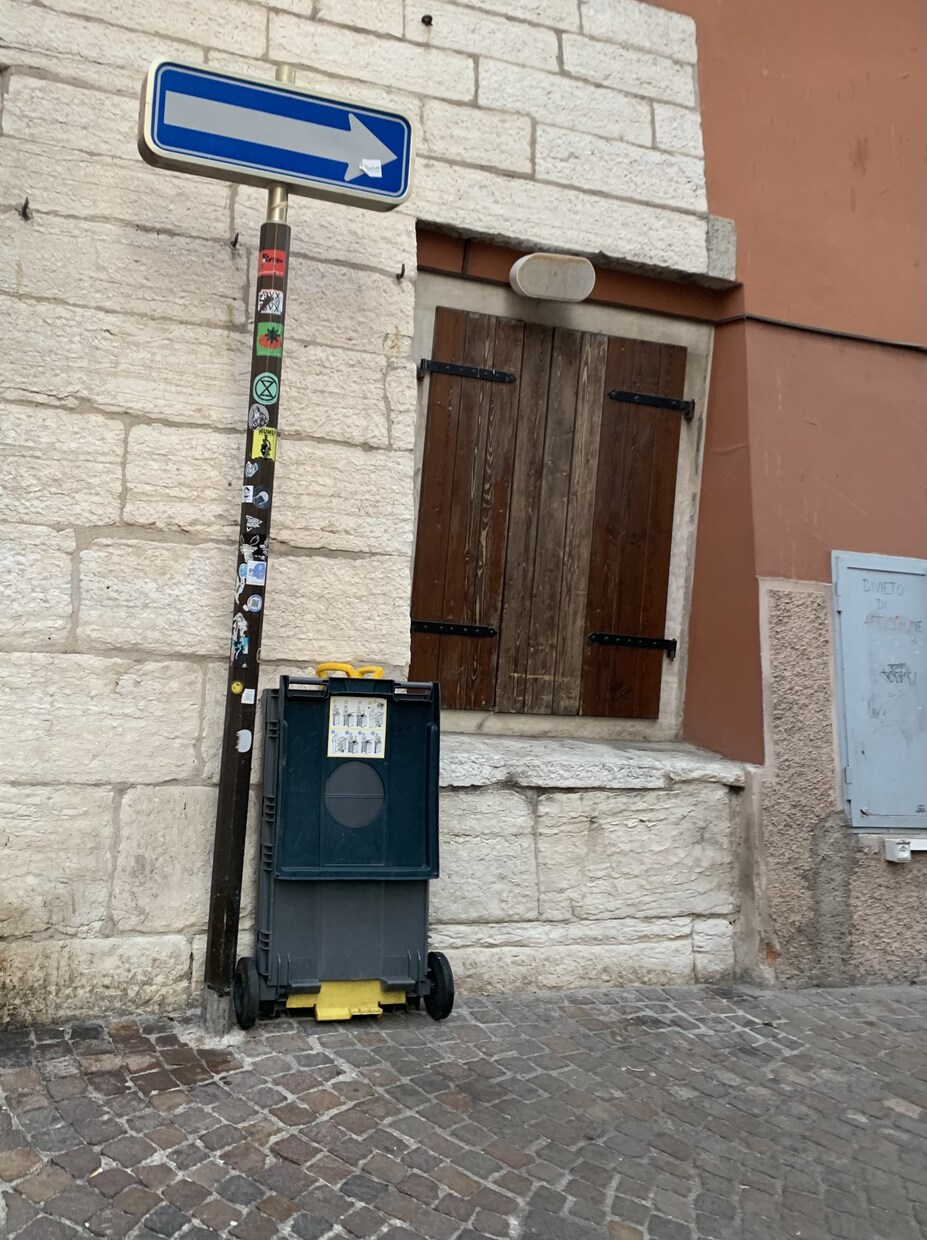 貴方だけのヨーロッパの看板写真を提供します イタリアの街中の看板写真をご提供 イメージ3