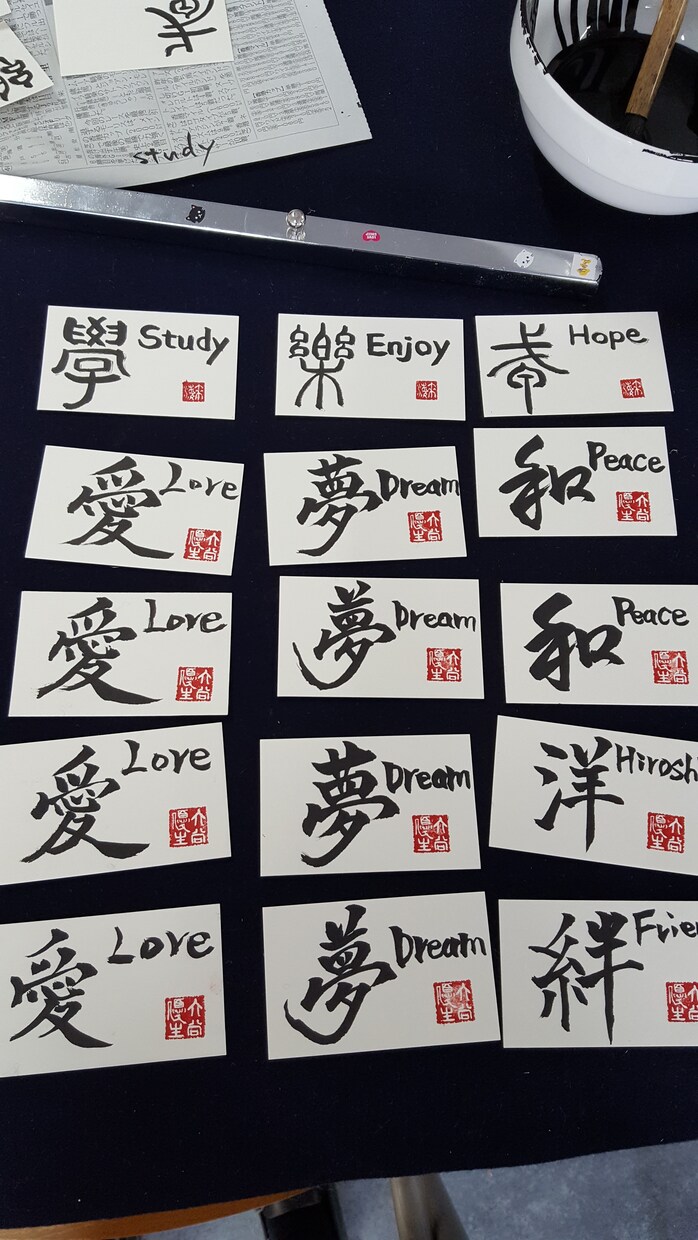 世界に一つだけの掛け軸をお作りします 文字や書体など、完全オーダーメイドの掛け軸を制作いたします。 イメージ3