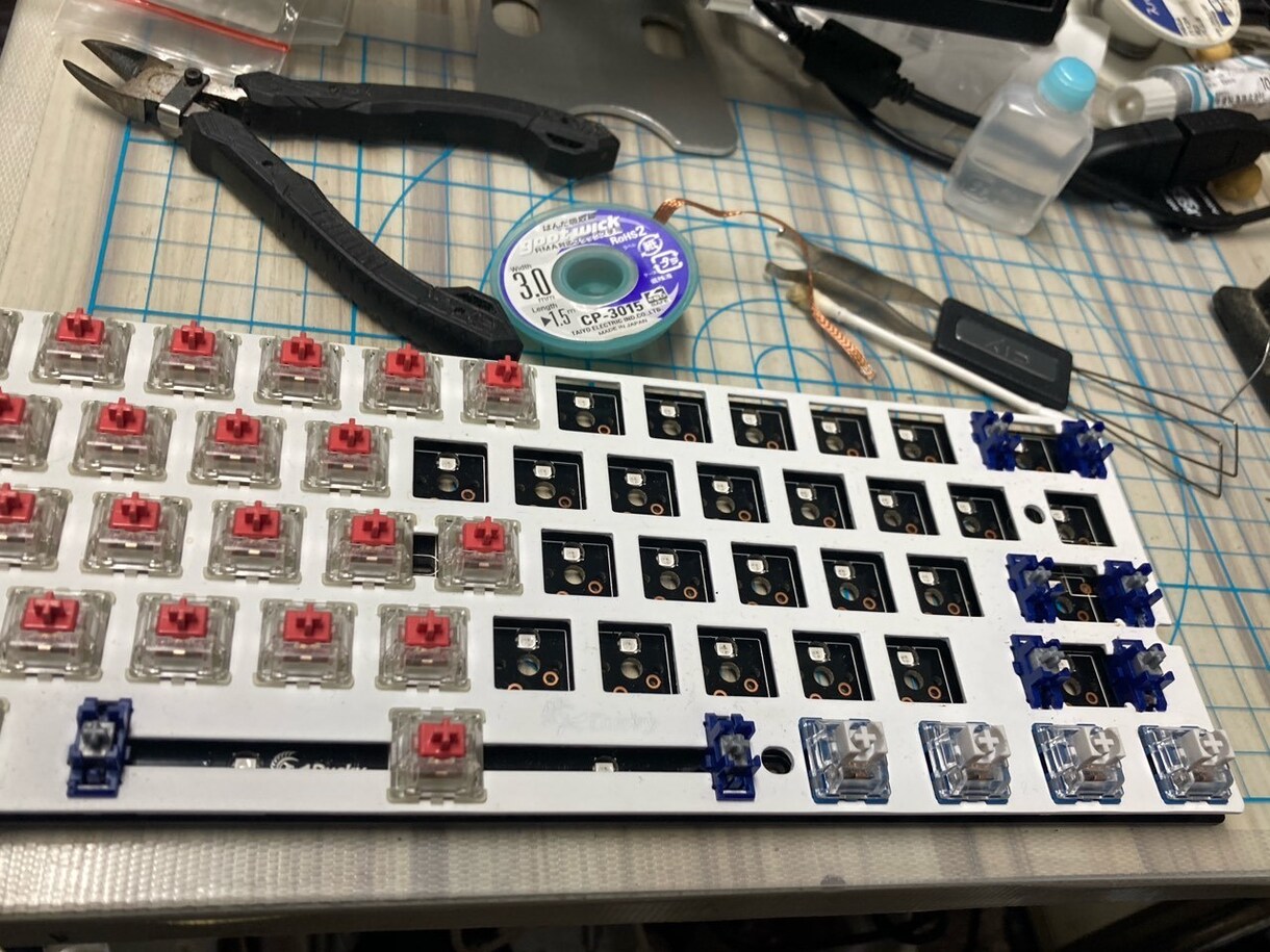 キーボード軸スイッチ(否ホットスワップ)交換します 軸スイッチ(メカニカル)を交換したい方。いかがですか？ イメージ3