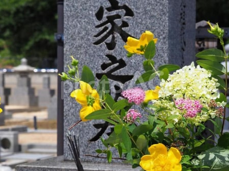 八柱霊園、お墓参り、清掃の代行を行います まごころこめて、お墓参り、清掃いたします。 イメージ2
