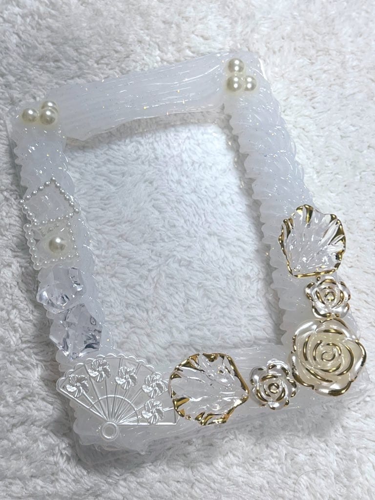 推し活の彩りを手伝います 現役パティシエがホイップデコを作っています。 イメージ1