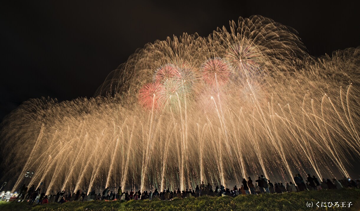花火写真を提供します 花火だけでなく、夜景や建物等花火プラス風景の写真です。 イメージ2