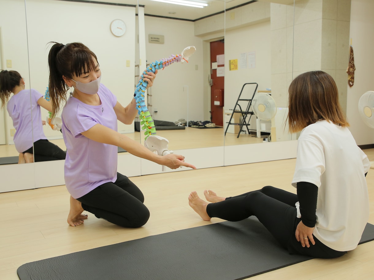 30～60代向け★ピラティス★身体の使い方教えます 身体を骨ベースで、分かりやすく解説しながら丁寧に動かします！ イメージ2