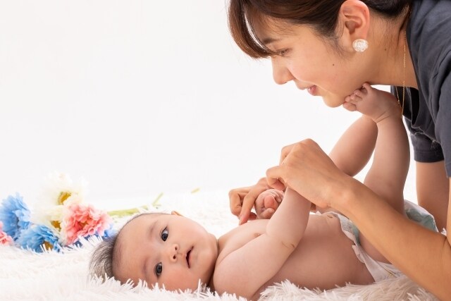 オンラインでベビーマッサージレッスンをします 自宅で安心♪親子の笑顔が増えるふれあい時間をお届けします♡ イメージ1