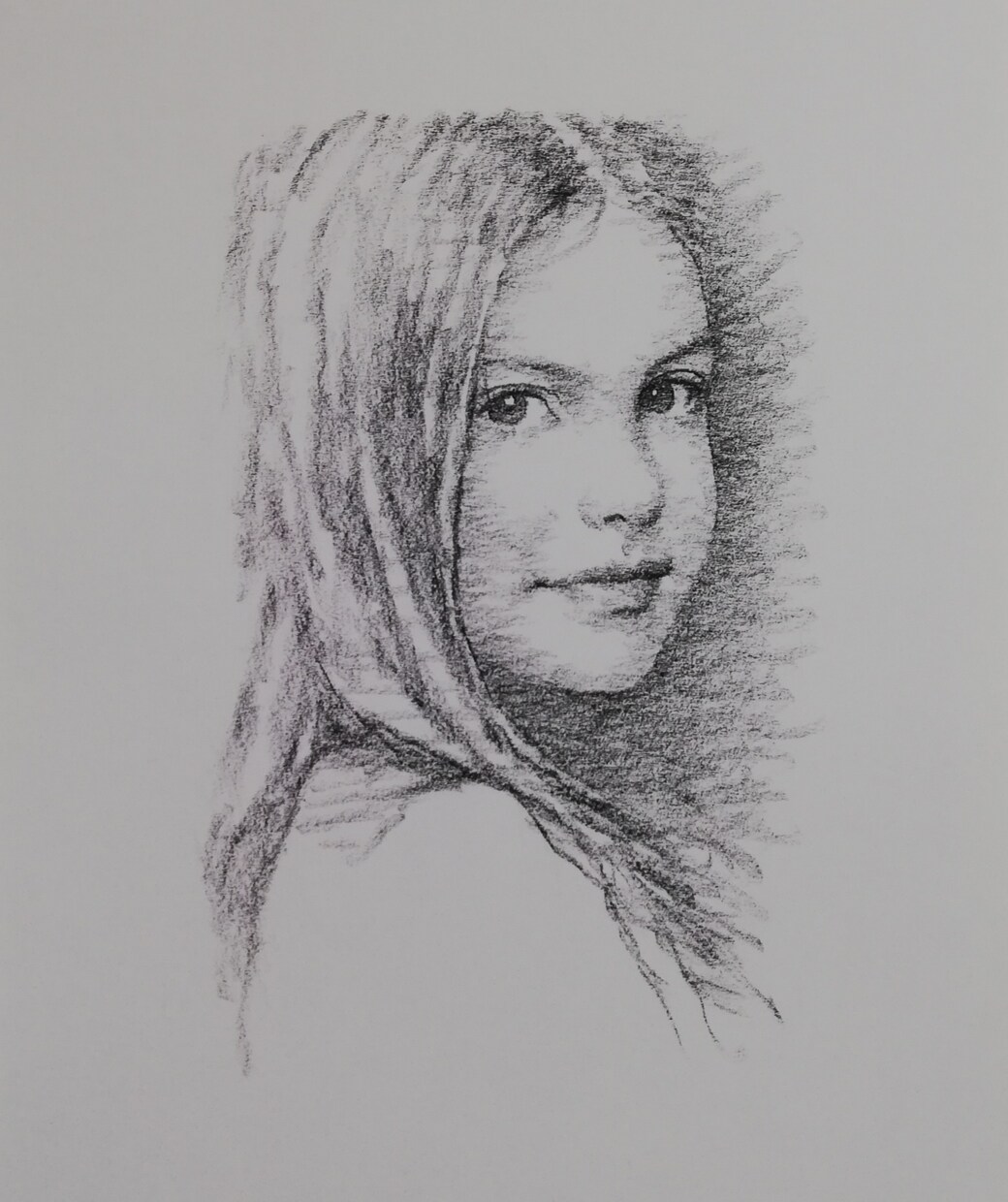 チャコール鉛筆であなたのポートレートを描きます 超写実なリアルとは一味違う優しいタッチの作品です イメージ9