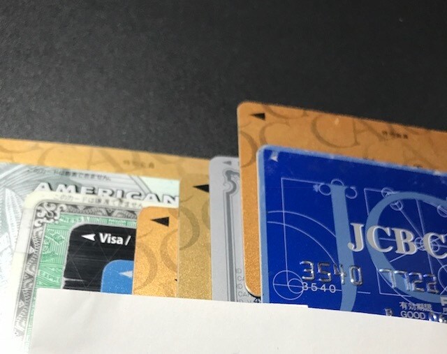 クレジットカード作りのお手伝いをします アルバイト勤務でも法的に通常審査が行われます。 イメージ3