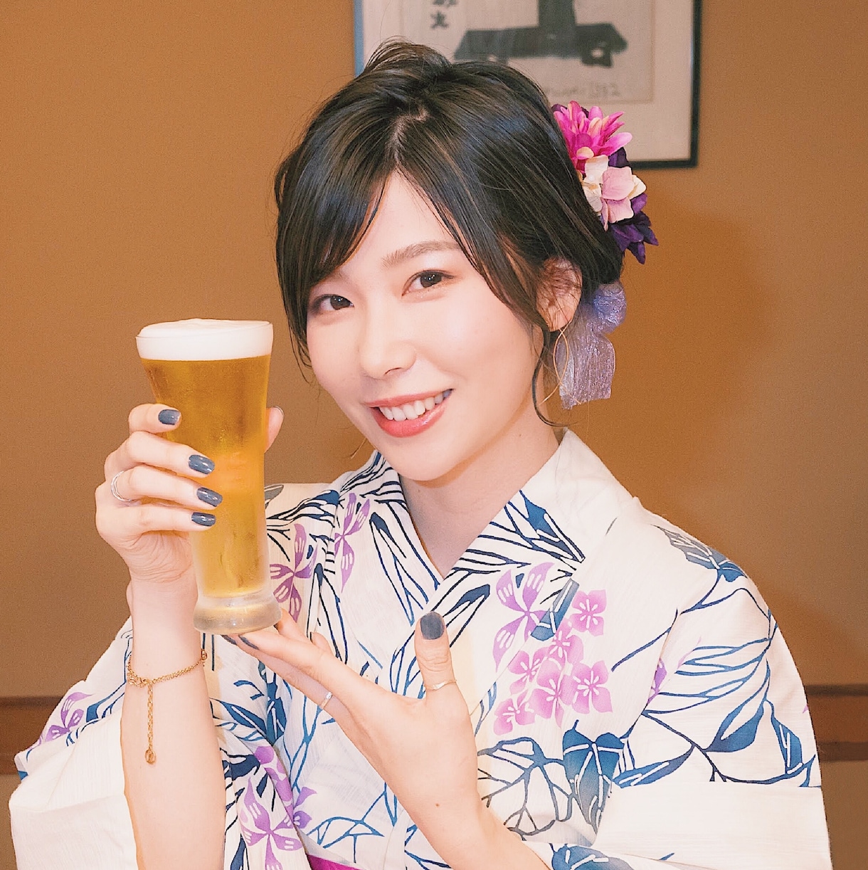 フリー素材、自撮り【あなたの専属モデル】します こんなポーズをした女性、商品PR、、web経験多数ありです！ イメージ2