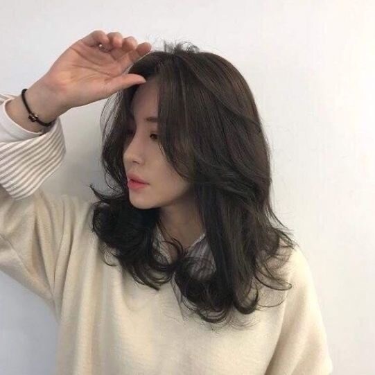 現役美容師     似合う髪型、髪色一緒に考えます 髪の巻き方、髪色、流行りのものなんでもお答えします！ イメージ1