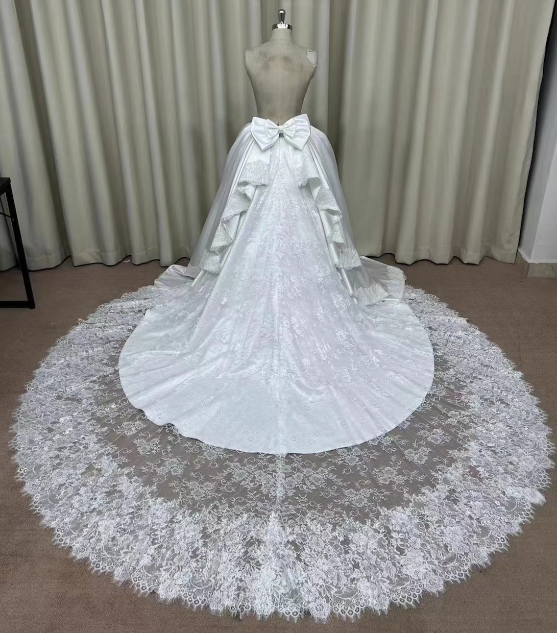 オーダーメイドドレスを制作しております 業者様も個人様も対応致します。45000円からのフルオーダー イメージ3