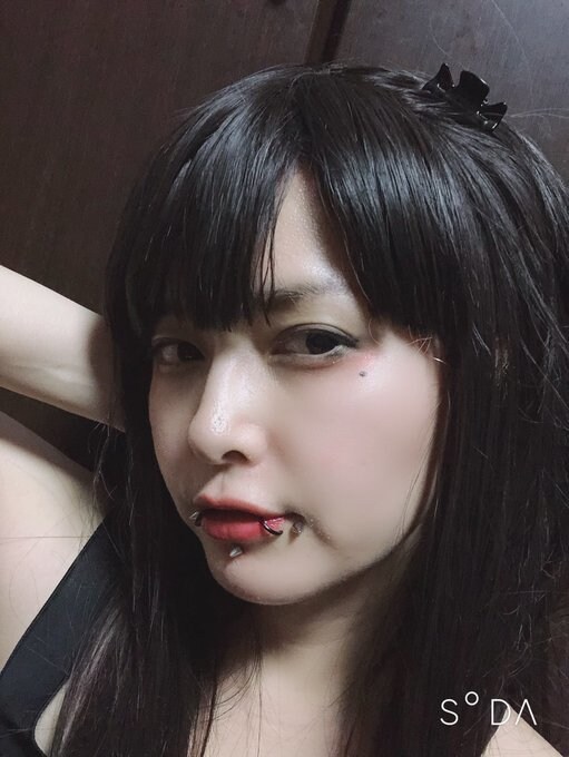 愚痴ききます 顔面ピアス＆派手髪にしか言えない愚痴だってあるかもしれない イメージ2