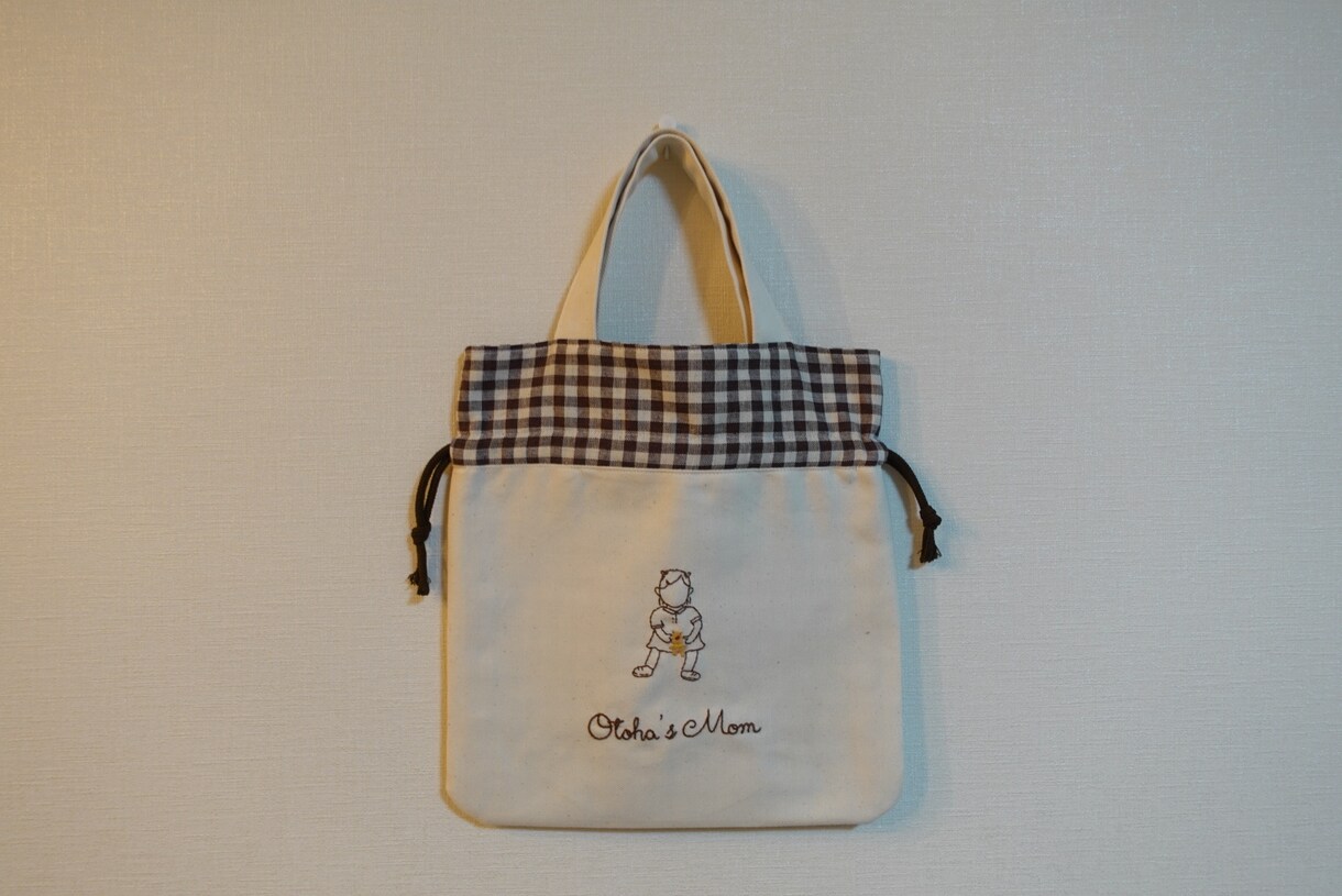 2way巾着バッグを作成します お子様のシルエット＋お名前＋momを刺繍します♩ イメージ4