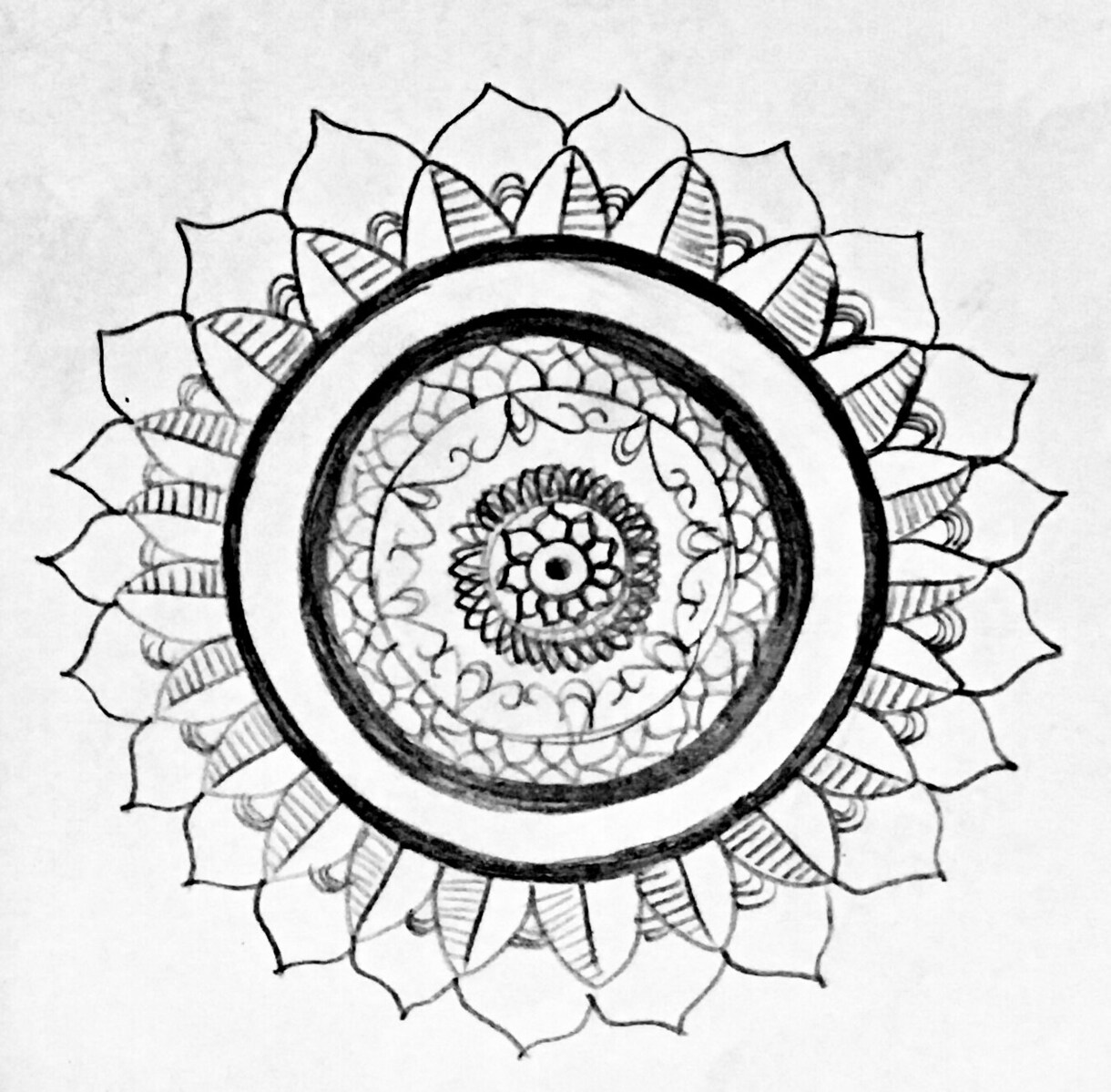 お花の手書きロゴをデザインします お店などのロゴに手書きのお花のロゴはいかがでしょうか＾＾ イメージ2