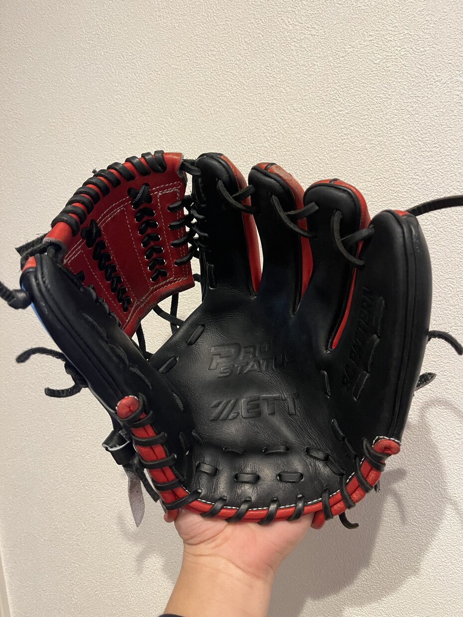 グローブやミットの型付けをします 野球歴15年。主にミットを得意とします。 イメージ6