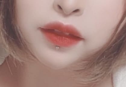 リップモデルやります ピアスがあるので個性的です外して跡が分からないようにも可能 イメージ3