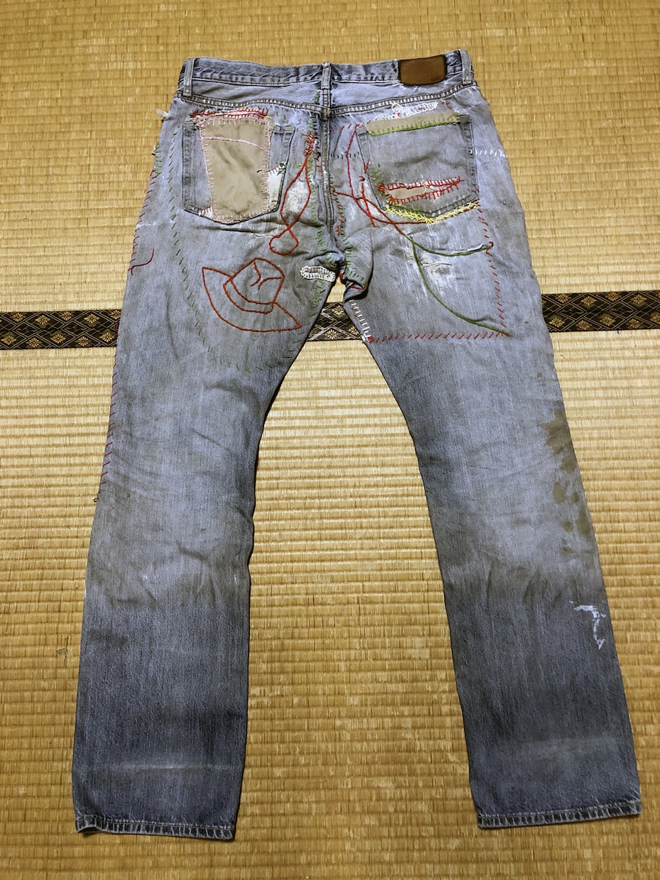 デニムパンツなどのハンドメイドリメイクをします 刺し子糸でアーティスティックなリメイクを行います。 イメージ2