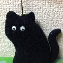 あなたのマスコットに。バックやお財布に似合います お目々がくるくる黒猫ストラップをつけてお出かけはいかが？ イメージ1