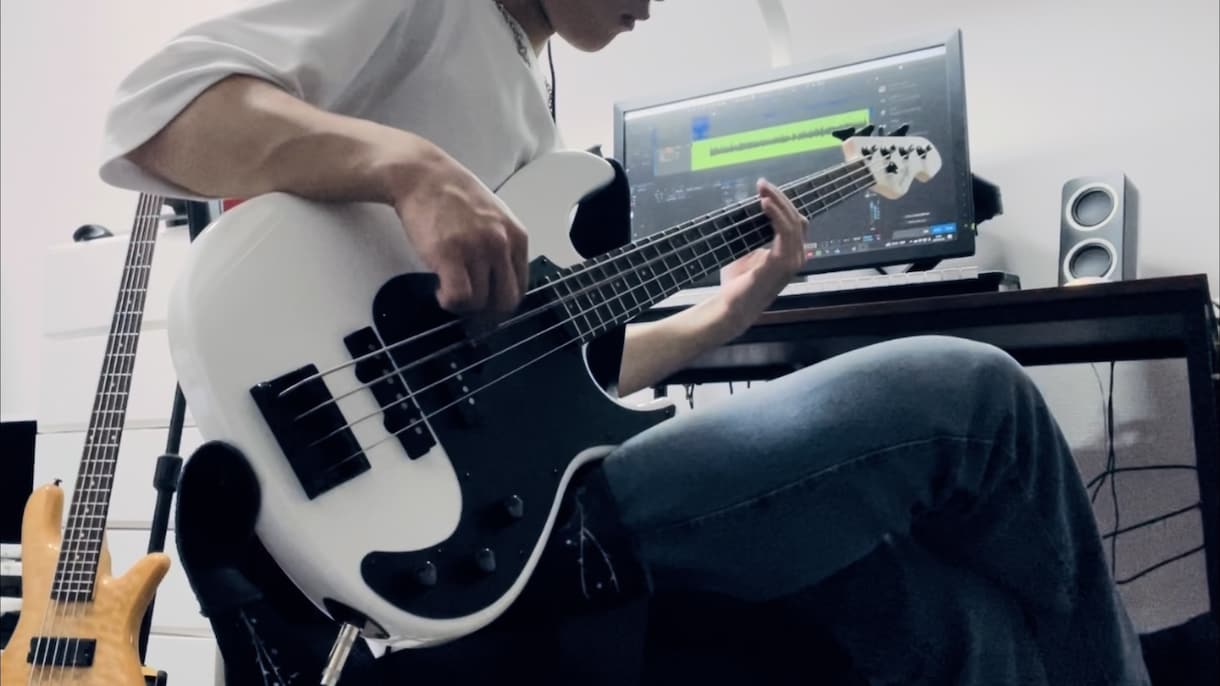 オリジナル曲のベース録音します 歌モノに寄り添うベースから、攻めの低音まで。 イメージ1