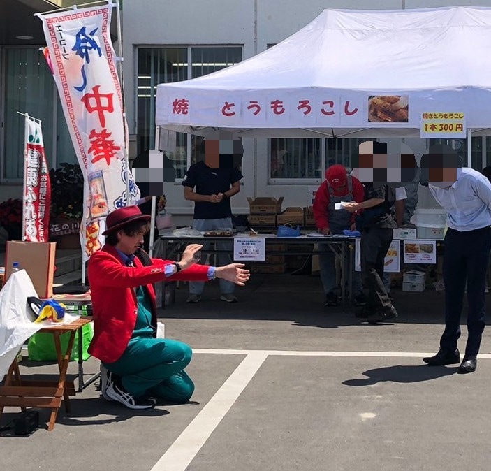 コミカルテーブルマジックで笑いと笑顔をお届けします お誕生会、パーティ等の記念日に魔法使いが笑顔と笑いを届けます イメージ8