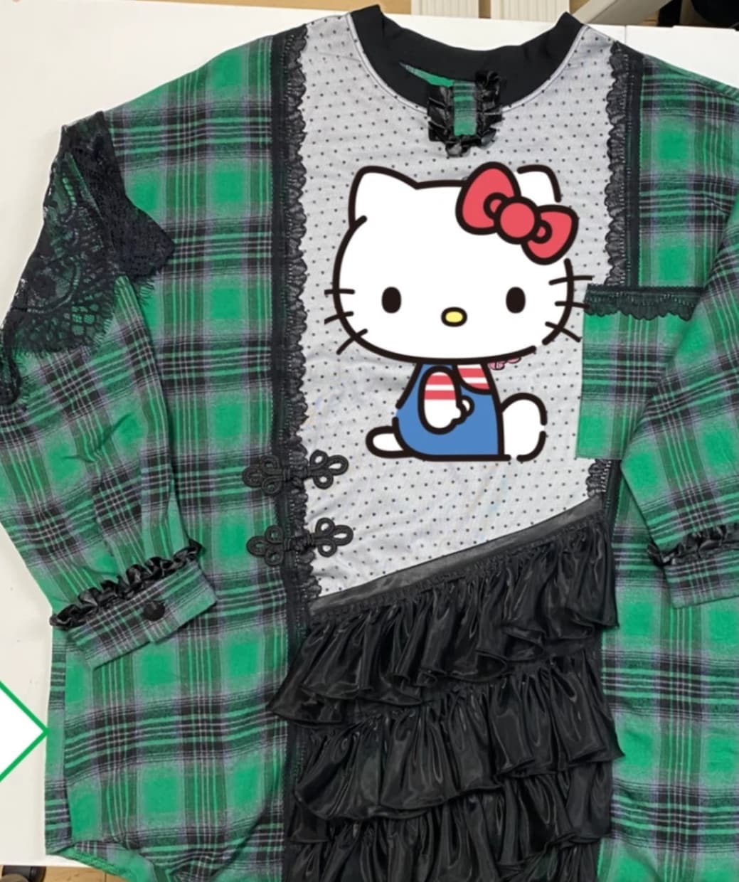 Tシャツのカスタマイズ　リメイクを行います シンプルなTシャツでもあなただけのユニークなデザインに！ イメージ1