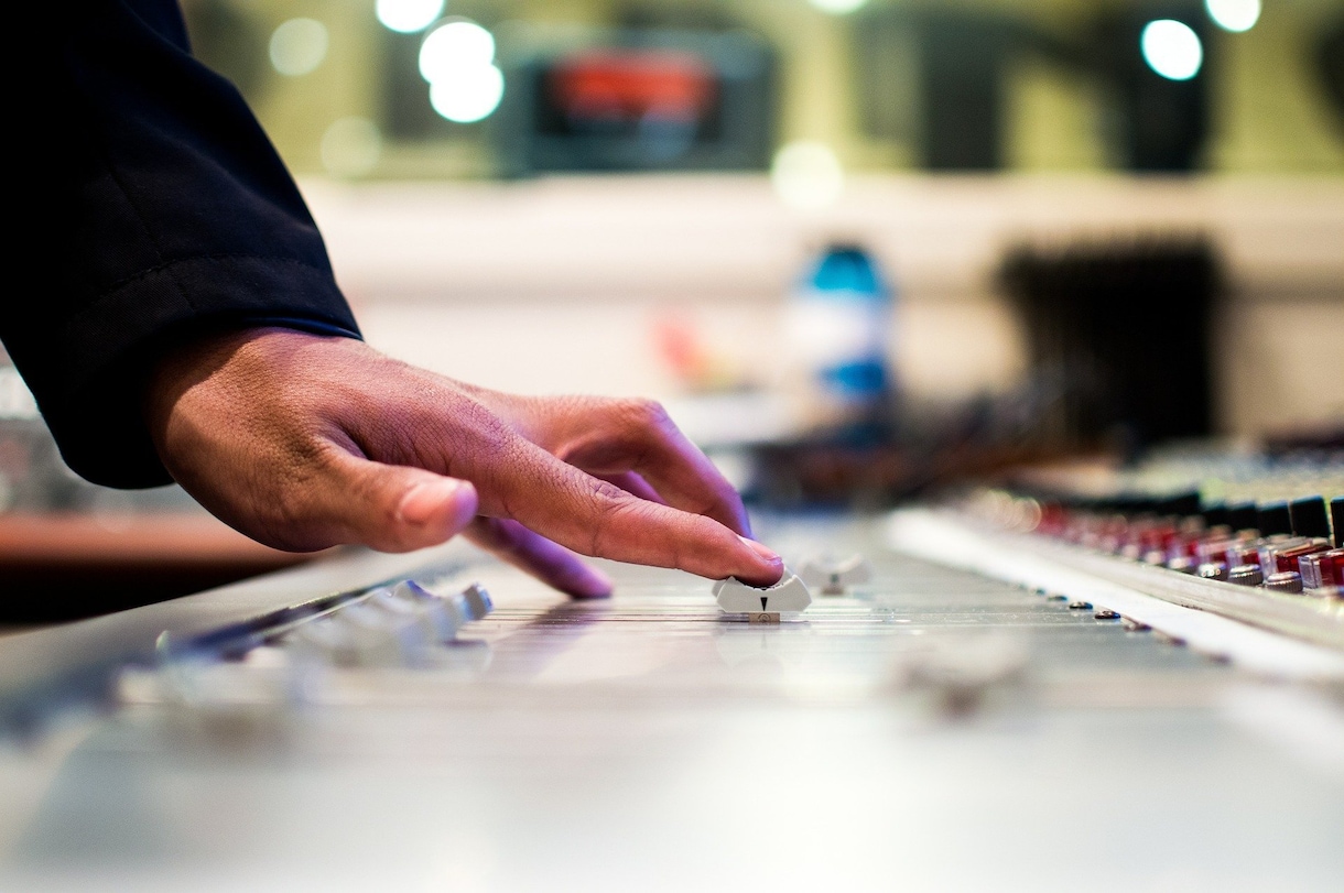 プロが映像の音編集、整音MIX作業を格安で承ります 現役MAミキサーがプロのMIXを保証します。 イメージ1