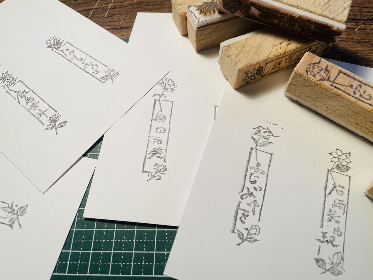 お名前(フルネーム)ハンコお作りします 和の花、7種からお好みをお選び頂けます イメージ1