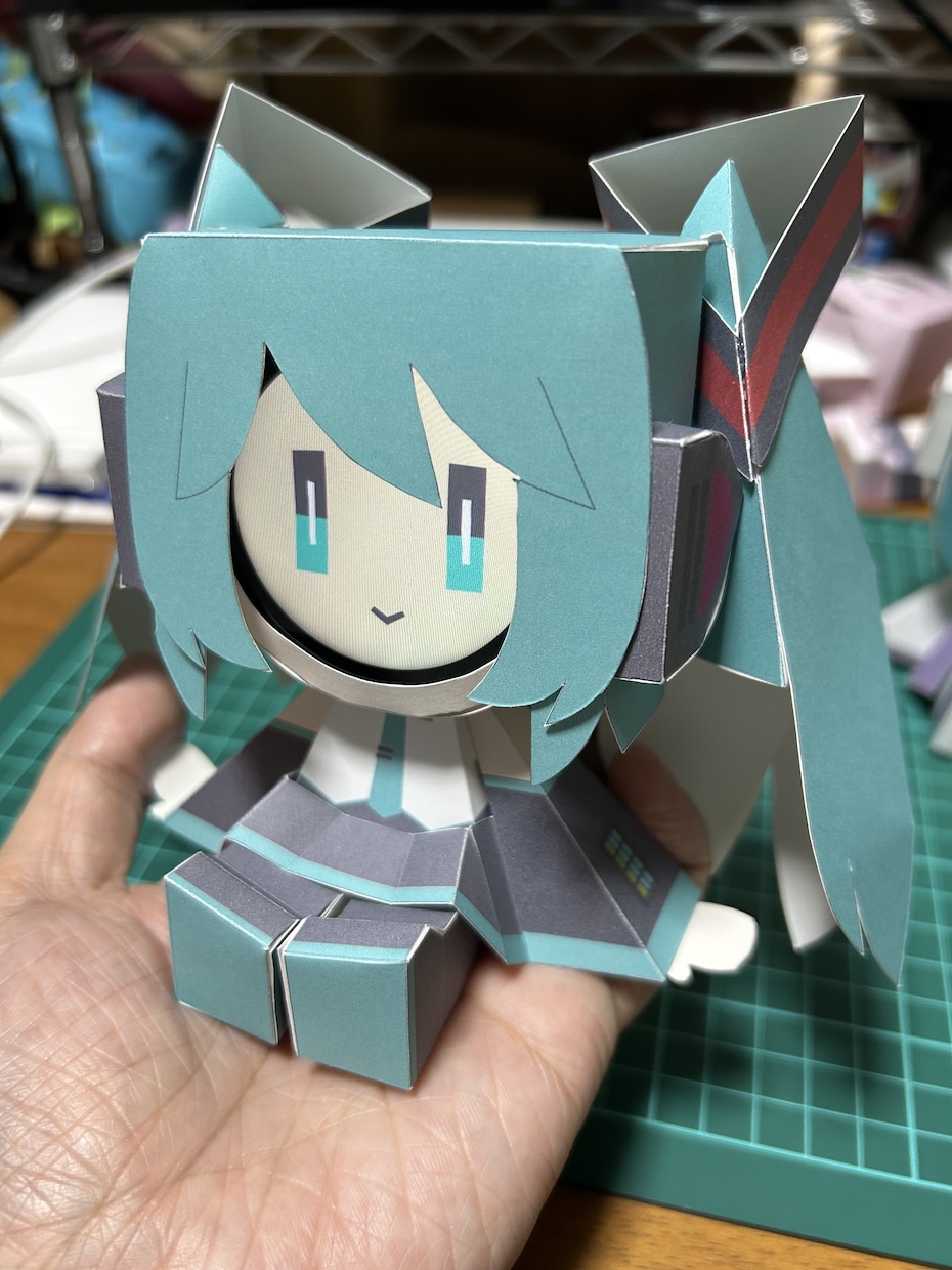 デジタル缶バッジを使ったペーパークラフトを作ります 表情が変わるペーパークラフトを制作します イメージ1