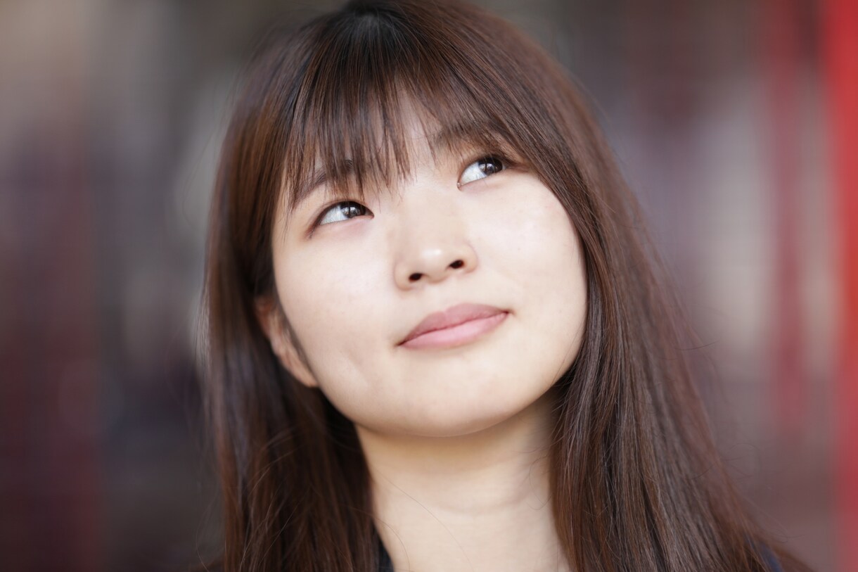 写真のレタッチを行います 毛穴を目立たなくさせたり肌の調子を自然に整えます。 イメージ1