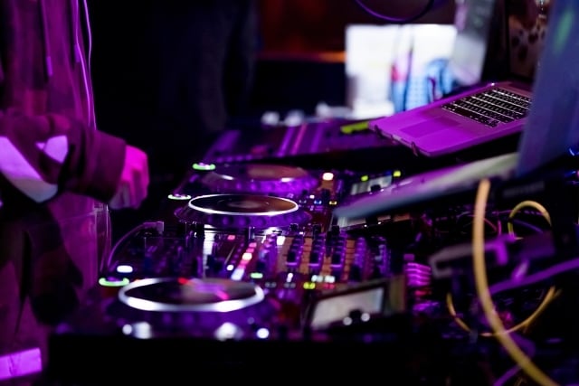 現役コンポーザーが格安でHIPHOPビート作ります コンポーザーが格安であなただけのヒップホップビート作ります！ イメージ1