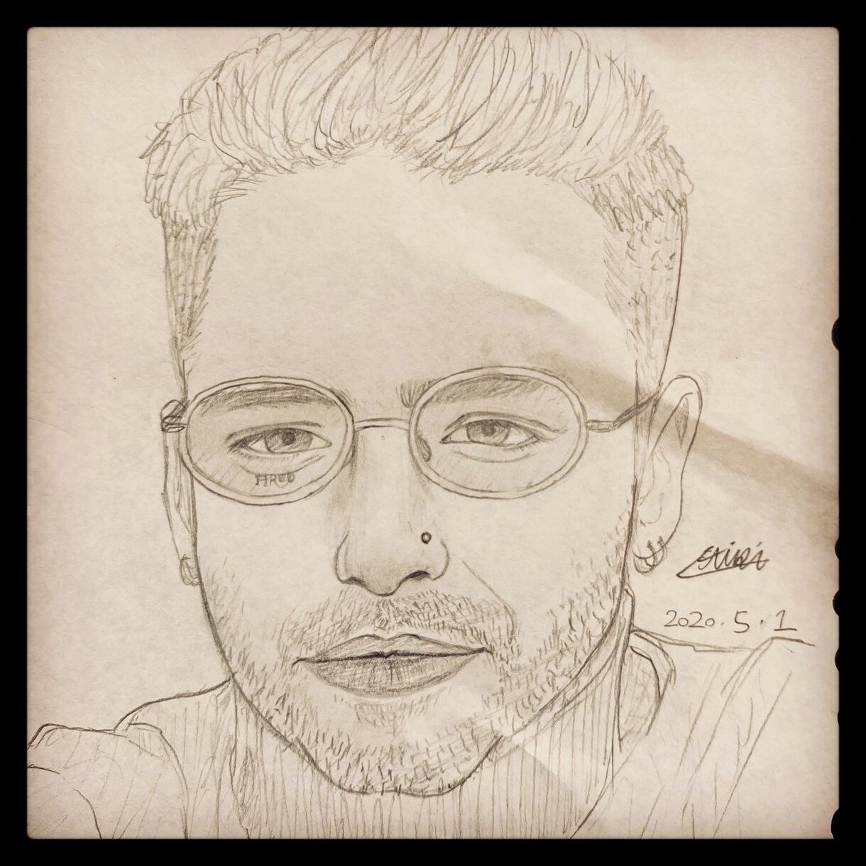 リアルにしっかりした線で似顔絵を描きます 記念日のプレゼントや好きな人の似顔絵など思い出を1枚に！ イメージ5
