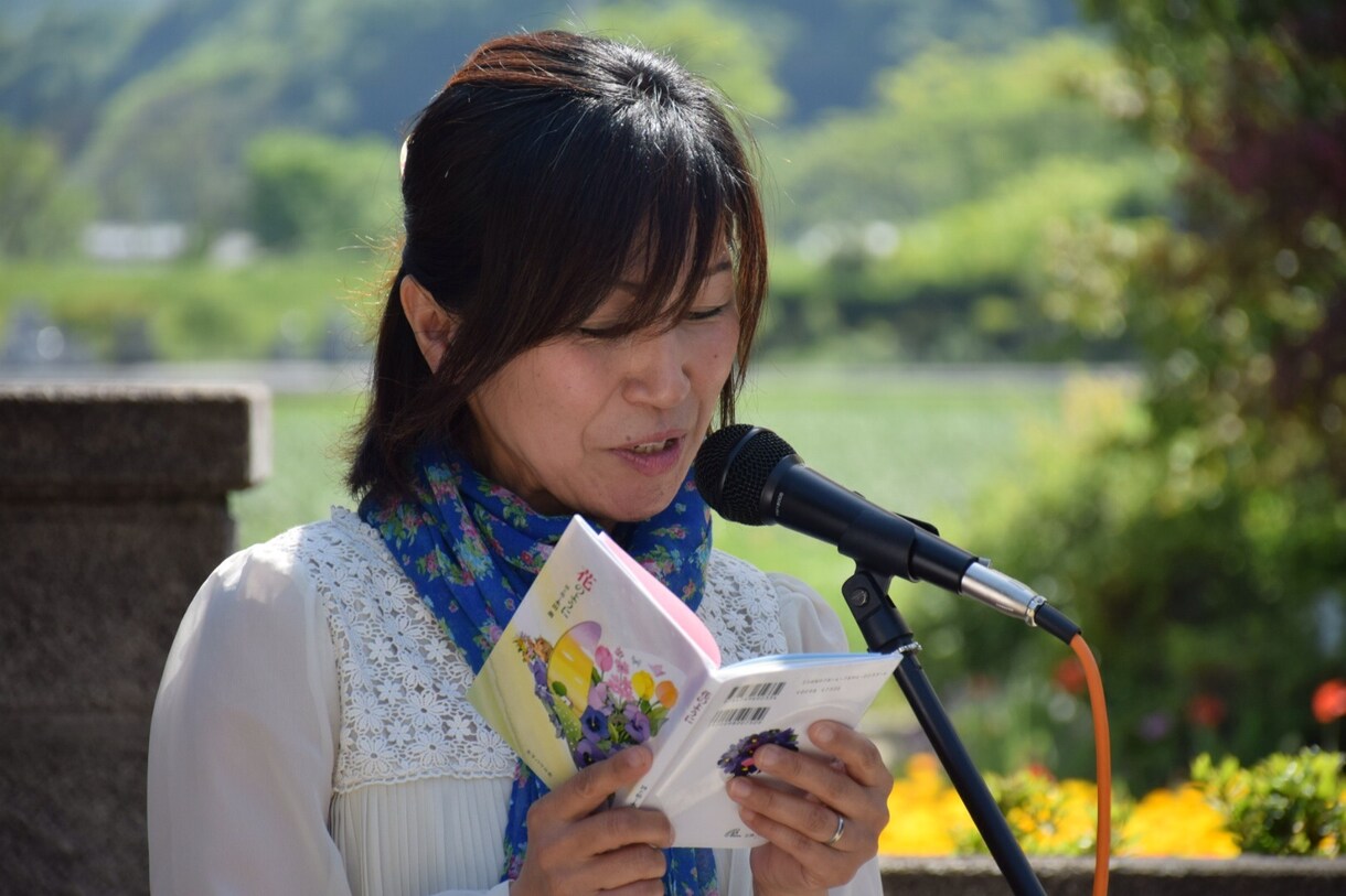 朗読で、あなたの想い届けます 大切な方へ届けたい思いを心をこめて朗読します イメージ1