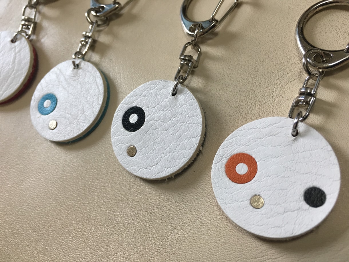 本革を使用したアクセサリーの制作を行います 本革を使用したピアス、ブローチなどのデザイン・制作 イメージ4