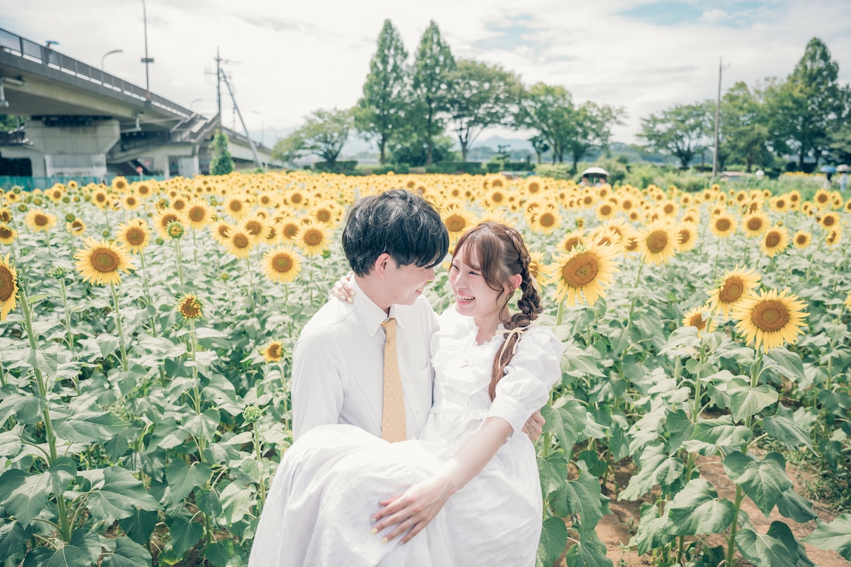 結婚式前撮り｜自然な雰囲気で撮影します 自然でおしゃれな、ありのままのお二人らしさを イメージ2