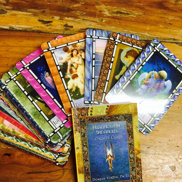オラクルカードを引いてアドバイスをお伝えします いまどうするべきか道に迷っている人へ イメージ1