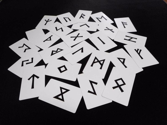 ルーン占い。お悩み解決お手伝いします 古代北欧から受け継がれてきたルーン文字が、貴方をお助けします イメージ1