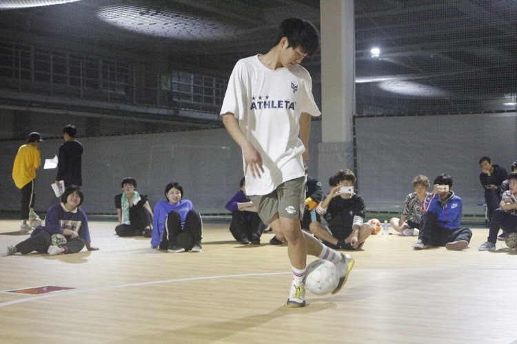 リフティング技（フリースタイル）講座を致します 元有名高校サッカー部出身のフリースタイラーが教える凄技講座！ イメージ1