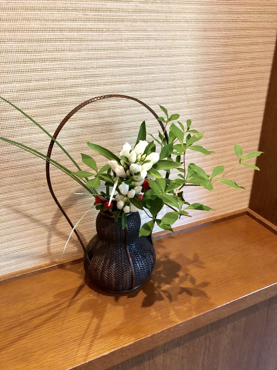 造花を短時間でプロがリメイク方法を提供します 短時間で熟練の度合いを見せる花の飾り方 イメージ6